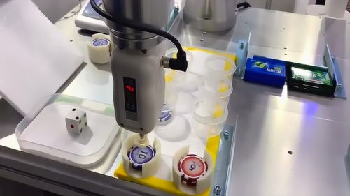 工業(yè)機器人展會 眼花繚亂的機械手，流水線迎來“無人工”時代